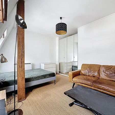 Golden Triangle Attic - Elegant Retreat With Wifi Near George V Parigi