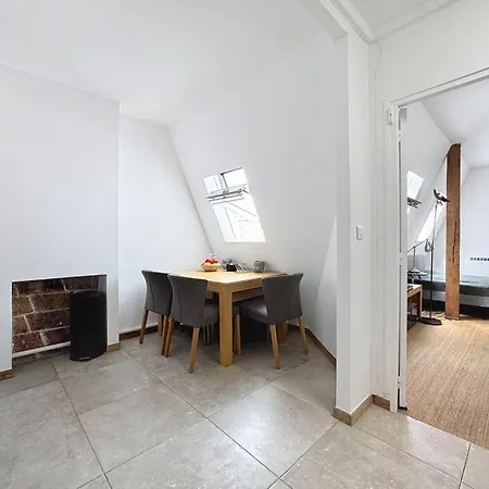 Golden Triangle Attic - Elegant Retreat With Wifi Near George V Parigi